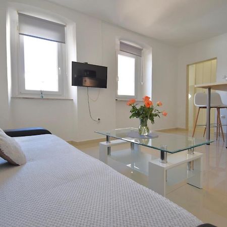 City Centre Apartment With Terrace 2 Póla Kültér fotó