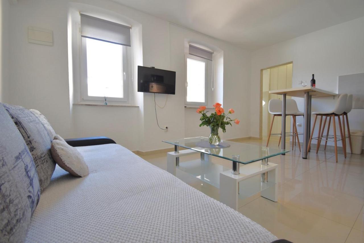City Centre Apartment With Terrace 2 Póla Kültér fotó