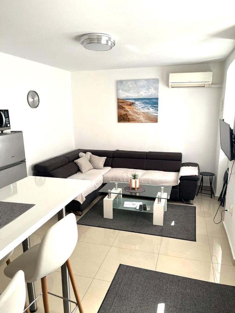 City Centre Apartment With Terrace 2 Póla Kültér fotó